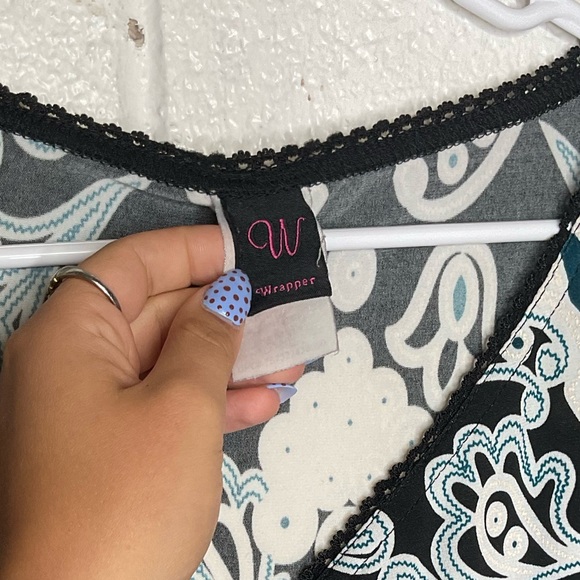 < Y2K Wrapper Black and White Swirl Pattern Blouse > - Picture 2 of 3